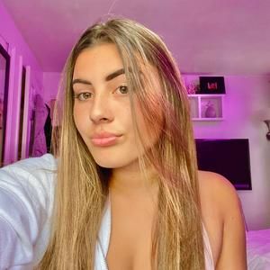 Meet your Posher, Chloe